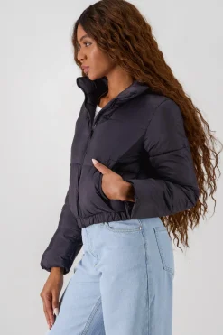 Chamarra capitonada cuello alto