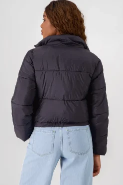 Chamarra capitonada cuello alto