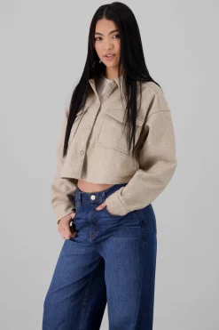 Chamarra corta lisa con bolsas