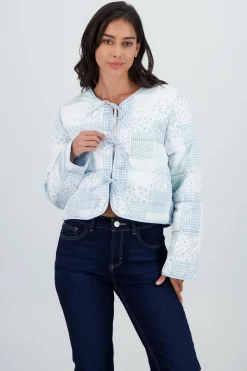 Chamarra ligera con parches y detalle de moños