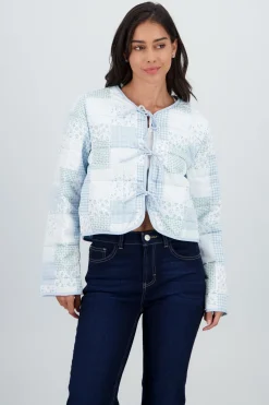 Chamarra ligera con parches y detalle de moños