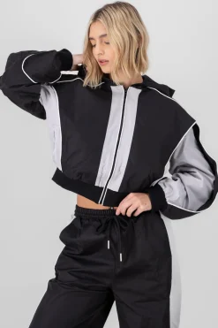 Chamarra ligera detalle contraste