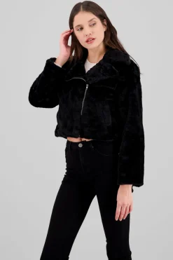 Chamarra peluche con solapa