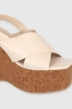 Cuña tiras anchas cruzadas destalonadas