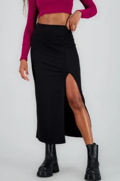 Falda midi detalle abertura lisa