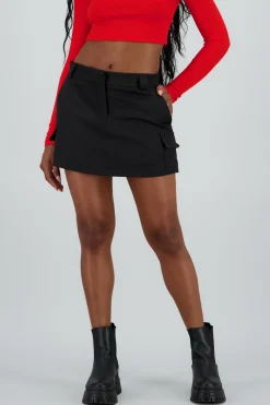 Falda mini detalle pretina bolsas cargo