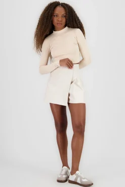 Falda mini pretina detalle tablas