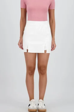 falda mini pretina detalle cortes