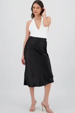 Falda satinada midi lisa