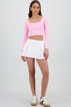 Falda short detalle tableada