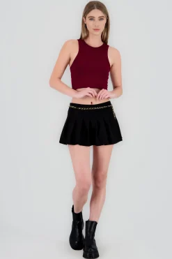 Falda tableada detalle con cadena