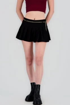 Falda tableada detalle con cadena