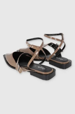 Flat pointy suela ancha correa