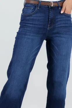 Jeans straight corte básico