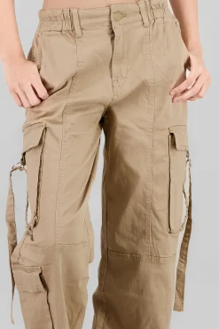 Pantalón cargo con jaretas