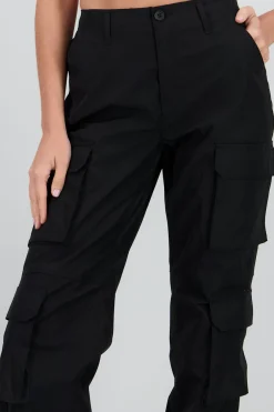 Pantalón parachute cargo multibolsillos