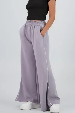 Pantalon amplio detalle linea contraste