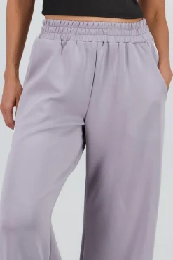 Pantalon amplio detalle linea contraste