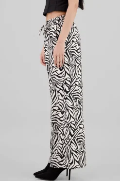 Pantalon amplio detalle resorte