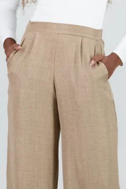 Pantalon amplio pinzas detalle bolsas