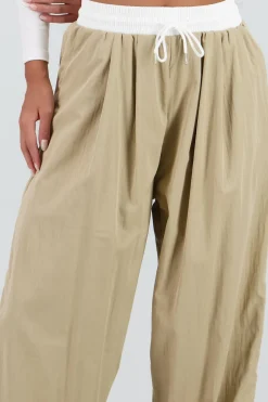 Pantalon contraste pretina