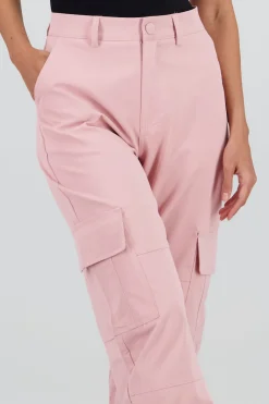 Pantalon detalle pretina boton forrado