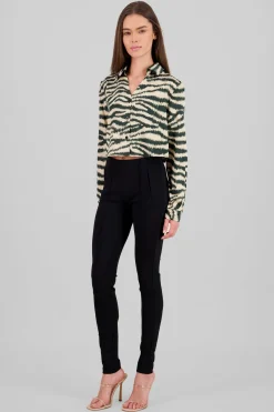 Pantalon entallado detalle costura