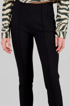 Pantalon entallado detalle costura