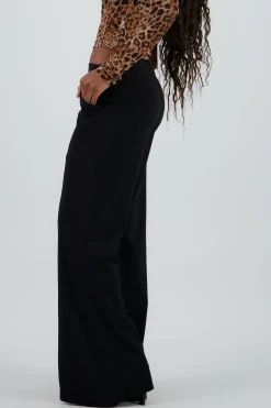 Pantalon flare detalle franja contraste