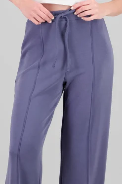 Pantalon fluido detalle costuras