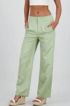 Pantalon fluido detalle pinzas