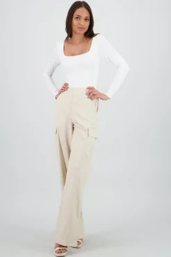 Pantalon recto detalle bolsas cargo