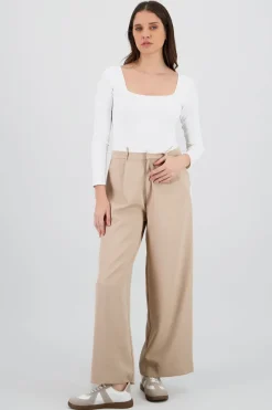 Pantalon recto detalle contraste