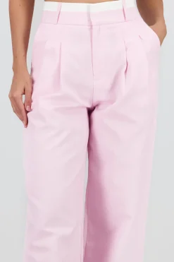 Pantalon recto detalle contraste pretina