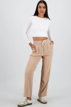 Pantalon recto liso detalle cinturon