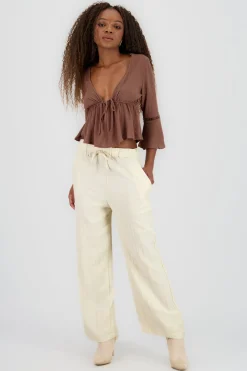 Pantalon recto liso detalle textura jareta