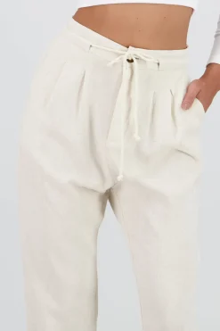 Pantalon recto liso detalle cinturon