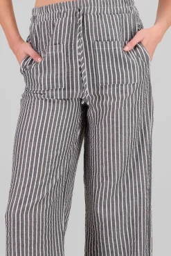 Pantalon recto rayas detalle textura