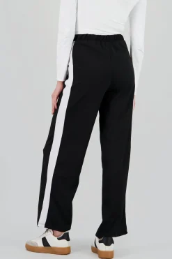 Pantalones con detalle de rayas al costado