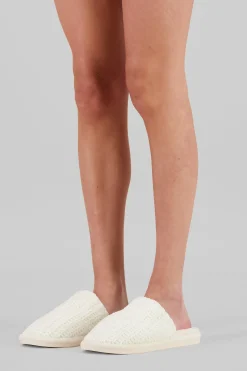 Pantufla mula tejida