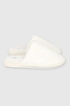 Pantufla mula tejida