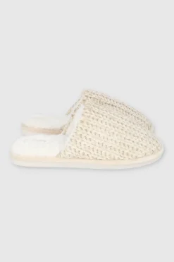 Pantufla mula tejida