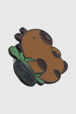 Pin capibara mochila