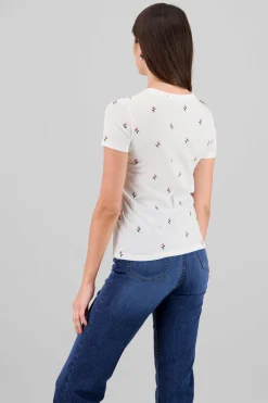 Playera manga corta cuello redondo detalle flores