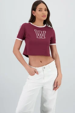 Playera manga corta detalle contraste