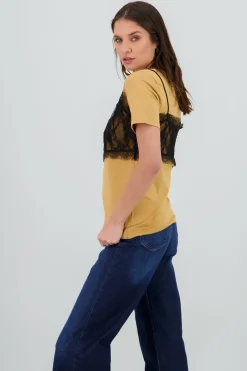 Playera oversized detalle encaje