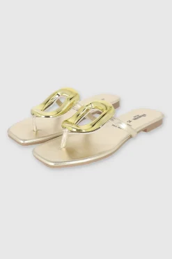 Sandalia detalle hebilla ovalo