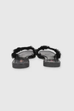 Sandalia detalle metálico flecos