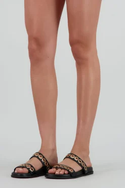 Sandalia dos tiras eyelets grandes