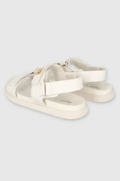 Sandalia dos tiras slingback detalle broche